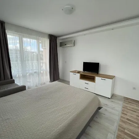 דירה студио симона 5 първа линия море