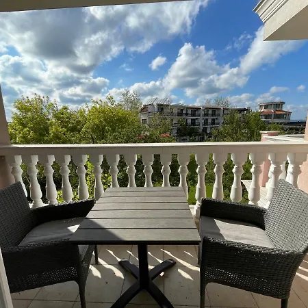 студио симона 5 първа линия море Daire Lozenets